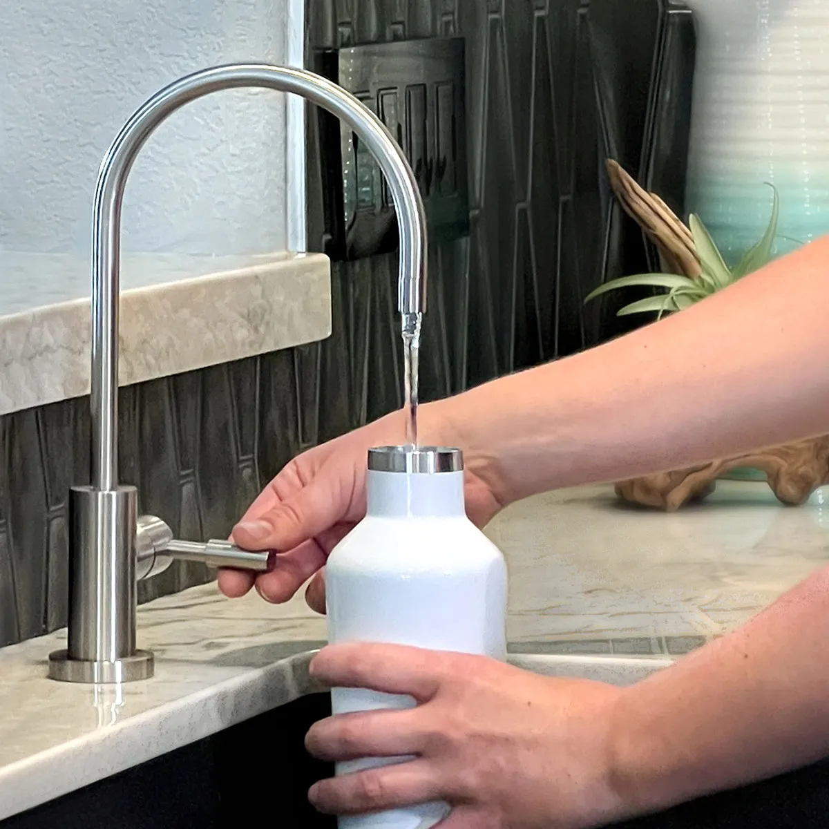 U9000 Premium Under-Sink Water Filtration System with Intelligent Monitor, 1,000 Gal.